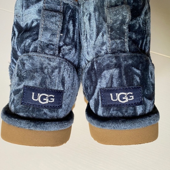 UGG Classic Mini II Velvet Fashion Winter Boots Big Girl Size 4 - Picture 11 of 12